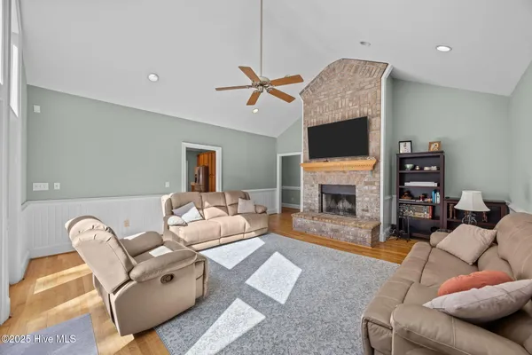 $649,900 | 123 Farmington Road, Grimesland, NC 27837