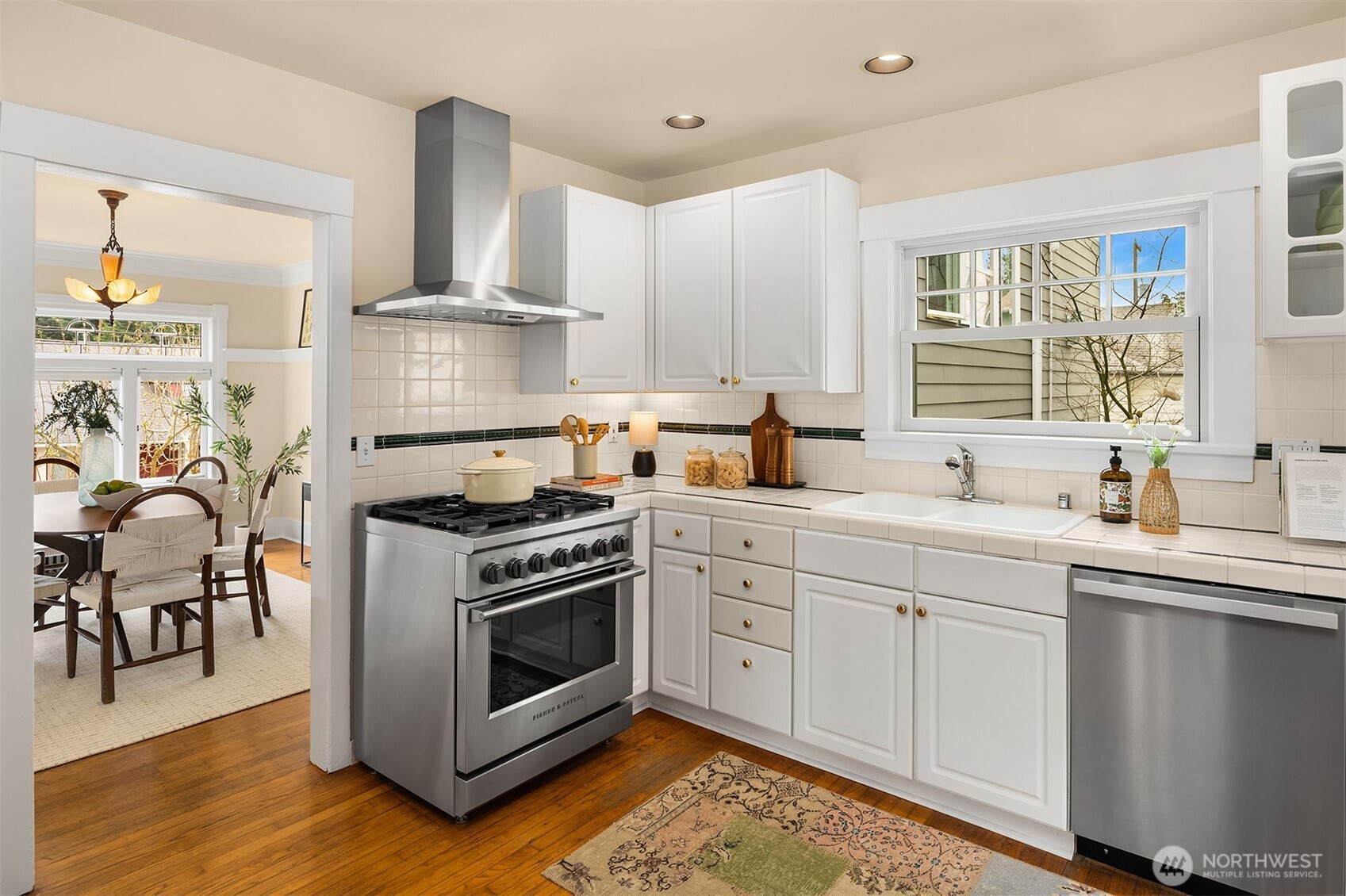 521 North 47th Street Seattle, WA 98103 - Photo 11 of 34