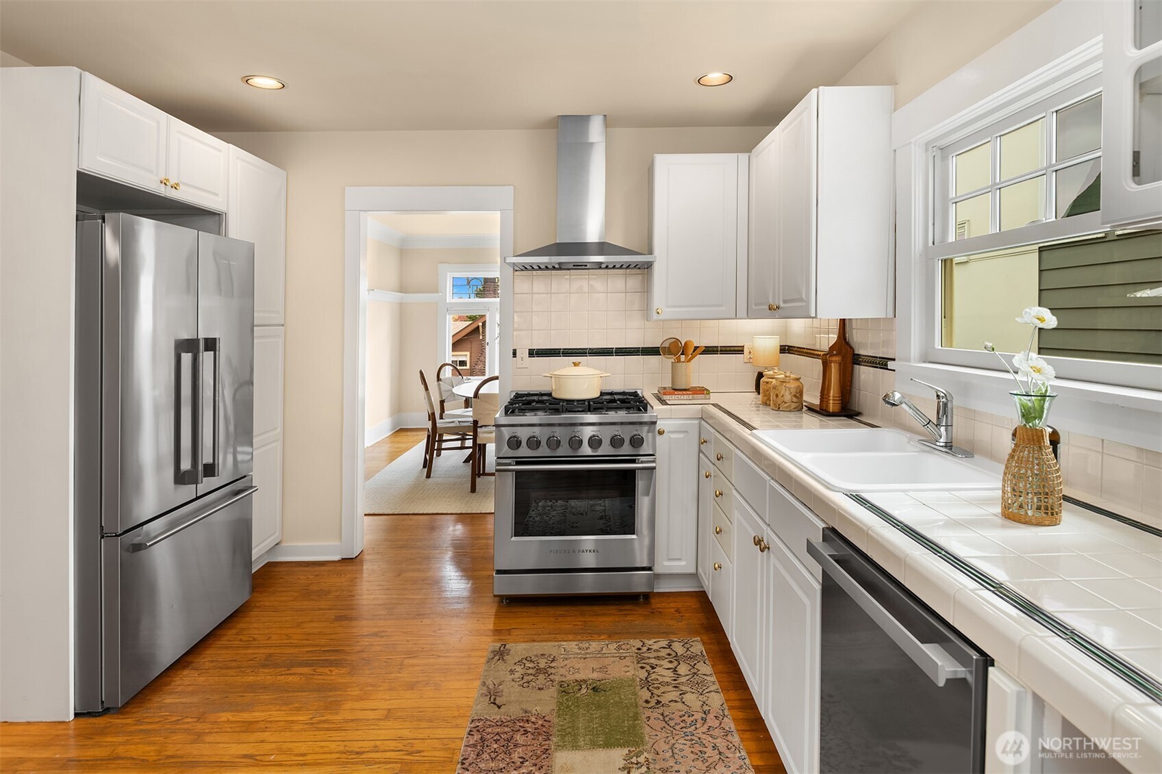 521 North 47th Street Seattle, WA 98103 - Photo 12 of 34