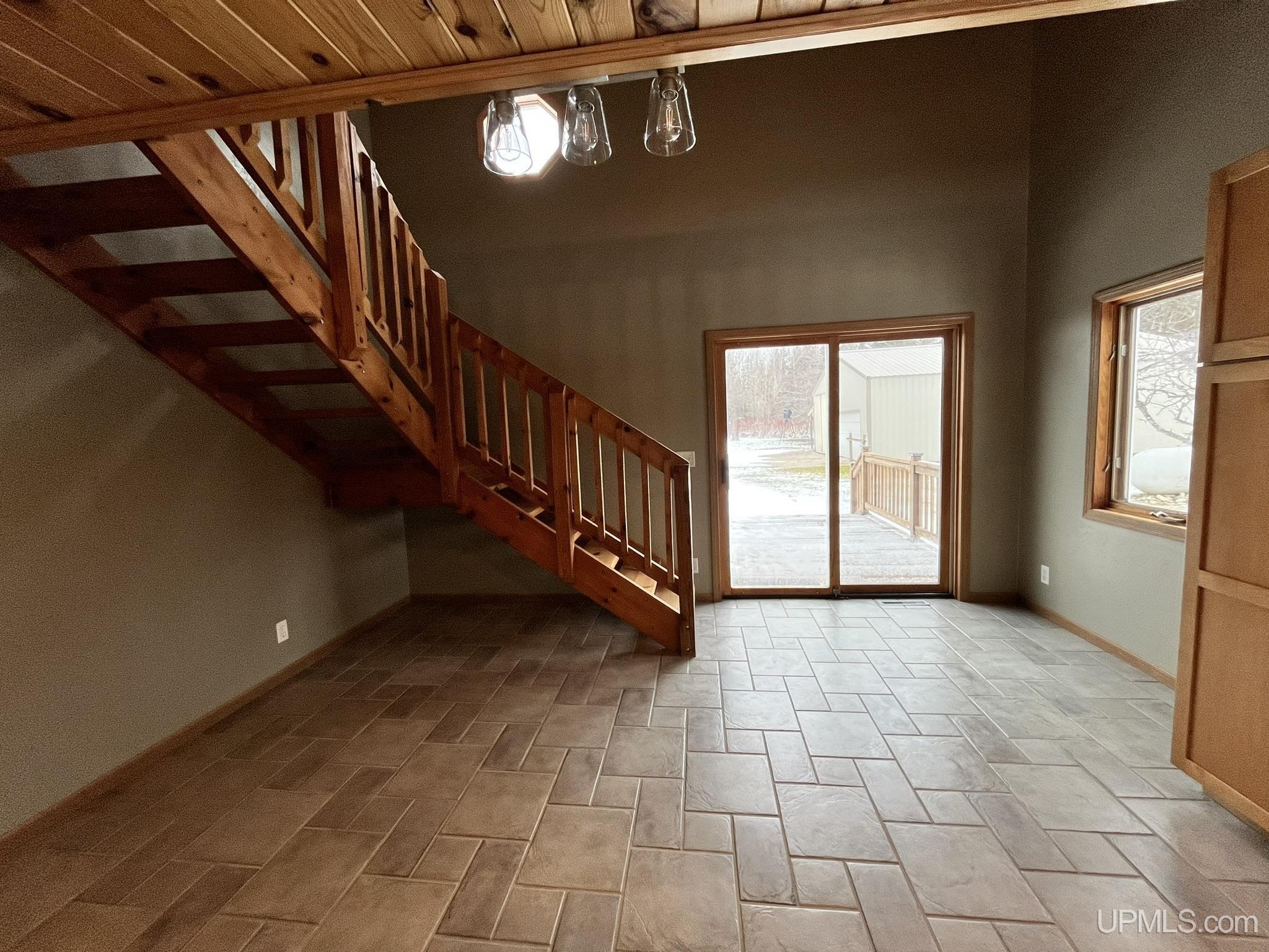 2724 Jackson Road Gulliver, MI 49840 - Photo 8 of 47