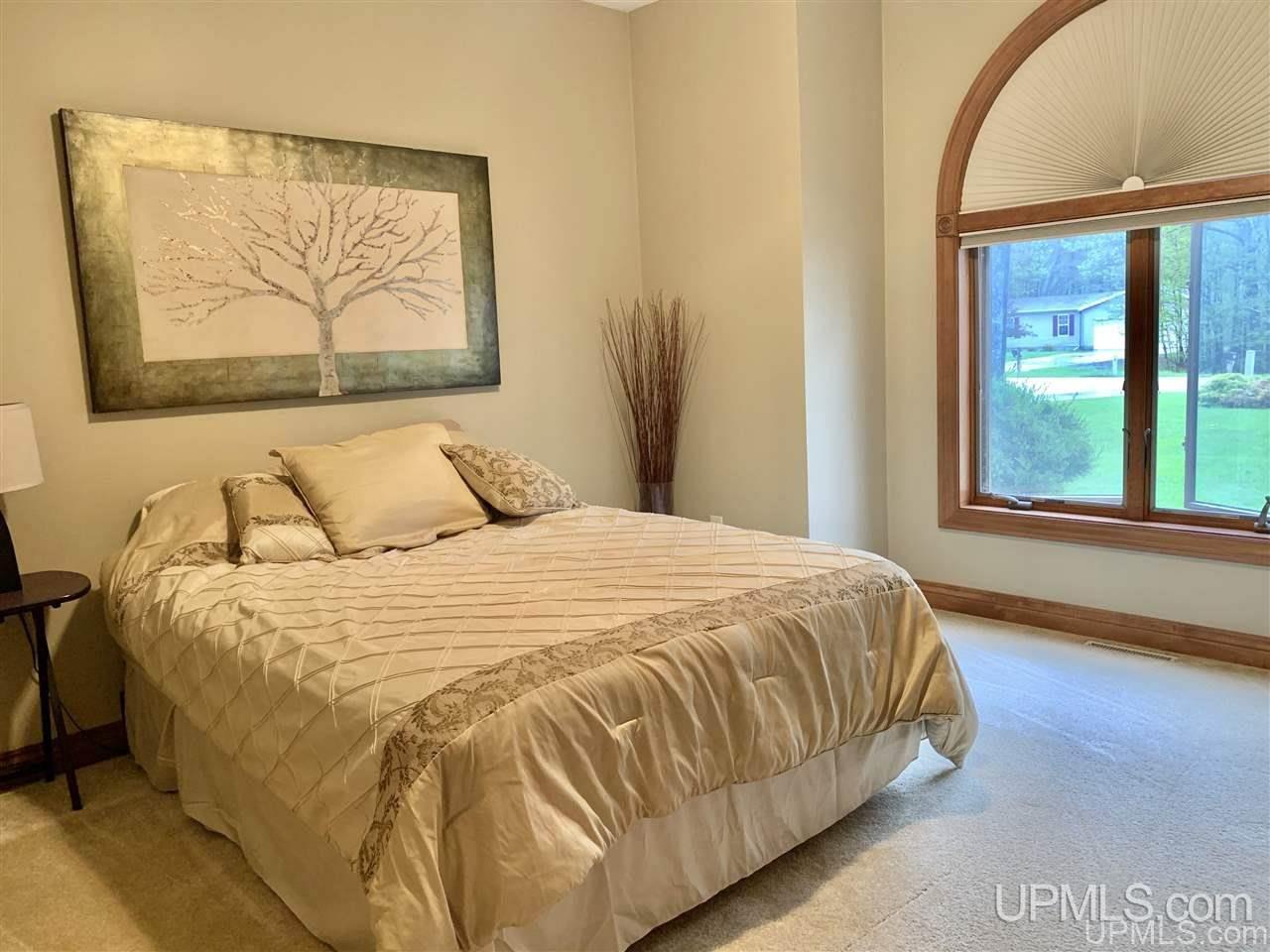 58 Tipperary Road Gladstone, MI 49837 - Photo 16 of 26 Gallery Image 16