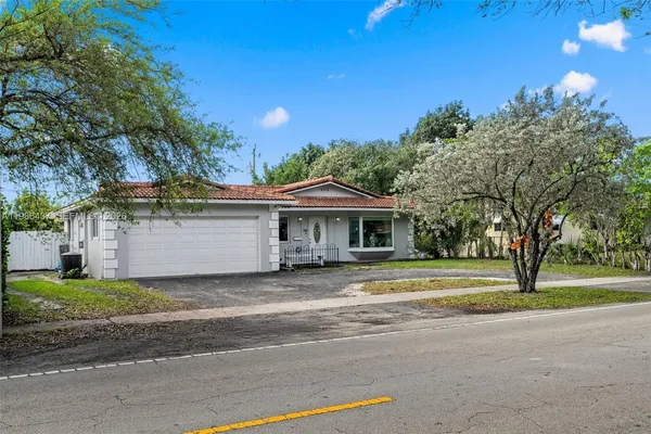 $4,500 | 4306 Johnson Street, Hollywood, FL 33021