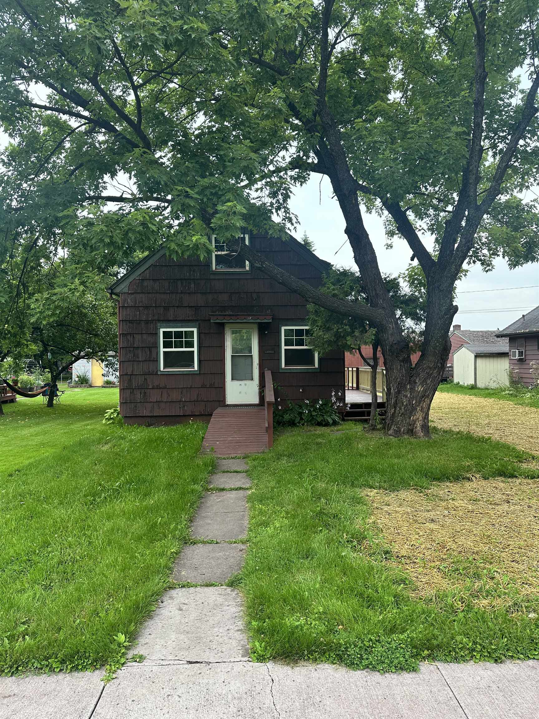 4125 East 4th Street Superior, WI 54880 - Photo 2 of 25