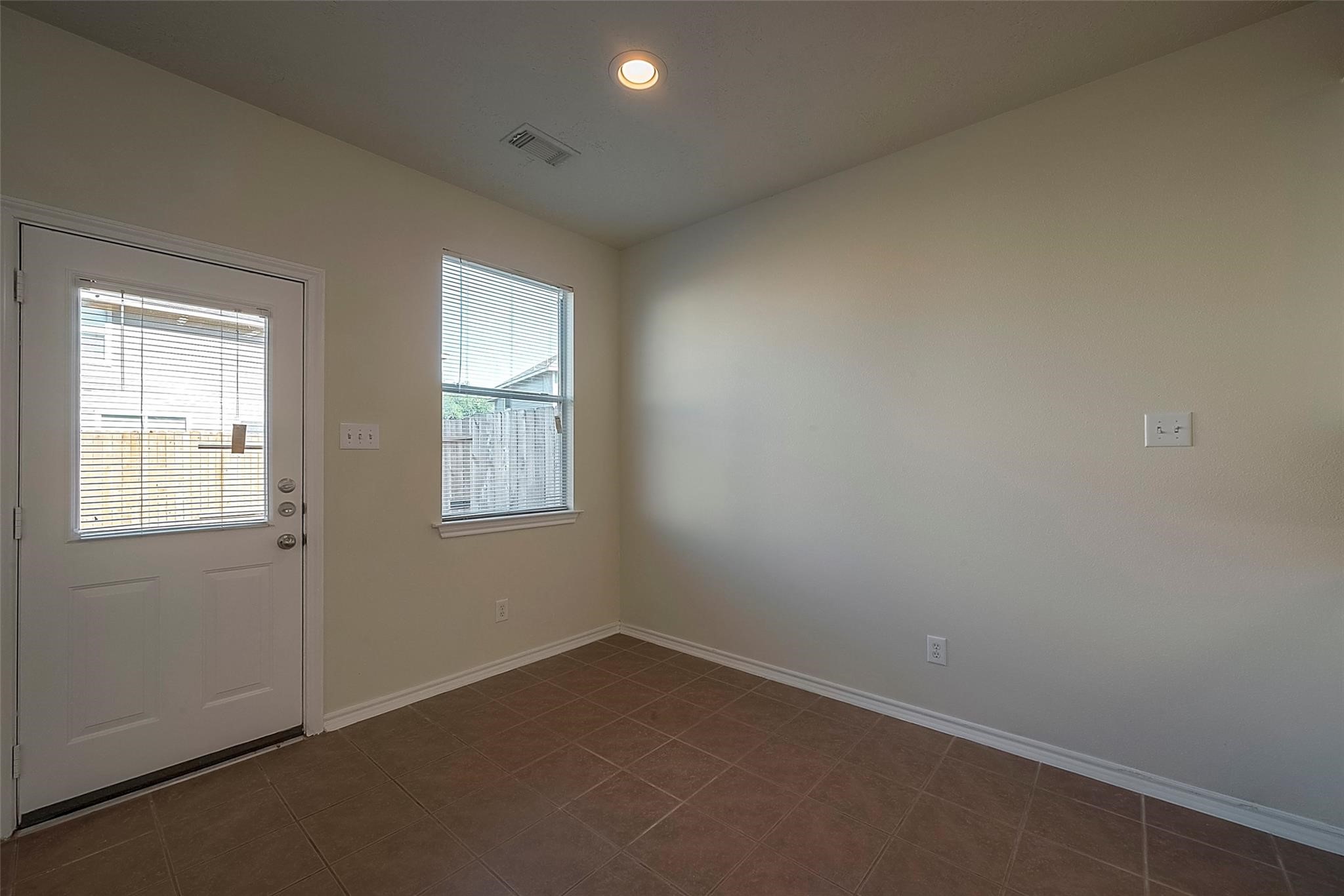 14330 Fairbuff Lane Houston, TX 77014 - Photo 17 of 35 an empty room with a window