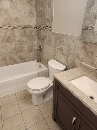 $1,300 | 1340 North Main Street, Unit A8, Wheaton, IL 60187