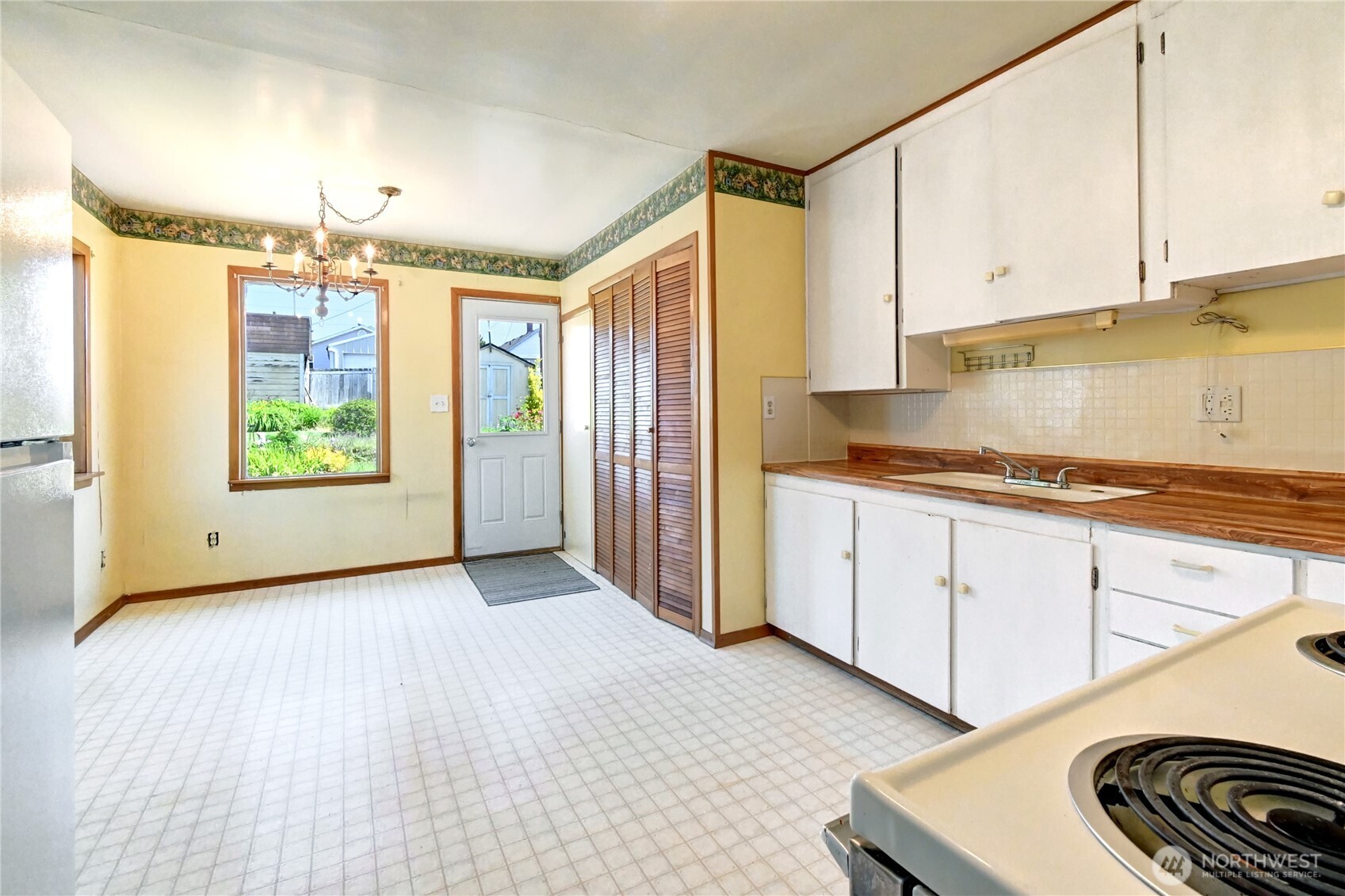 1327 Maple Street Everett, WA 98201 - Photo 11 of 31