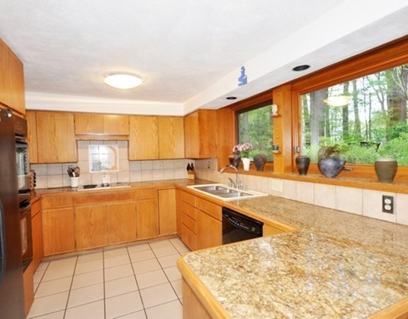 64 Strawberry Hill Road Concord, MA 01742 - Photo 11 of 26
