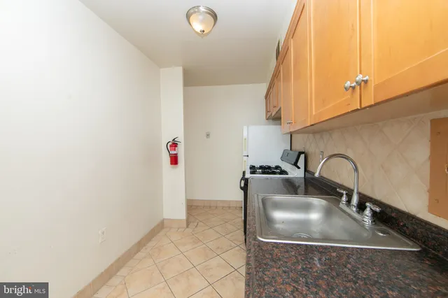 a close view of sink and tap