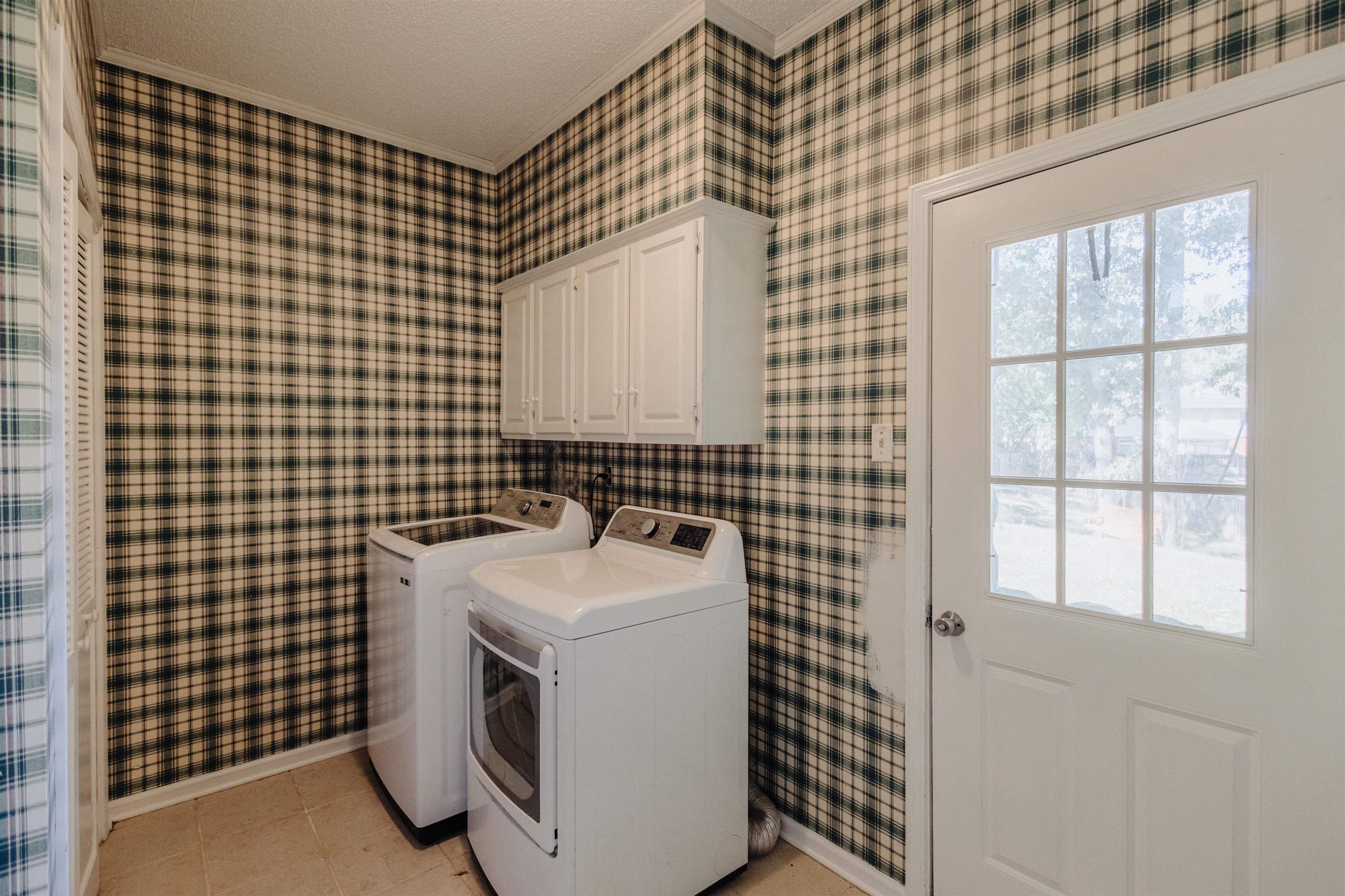 2375 Cherry Spring Cove Memphis, TN 38016 - Photo 18 of 33 a utility room with dryer and washer