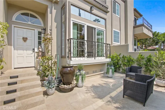 $1,679,000 | 19355 Maidstone Lane, Huntington Beach, CA 92648