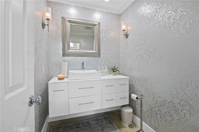 $1,679,000 | 19355 Maidstone Lane, Huntington Beach, CA 92648