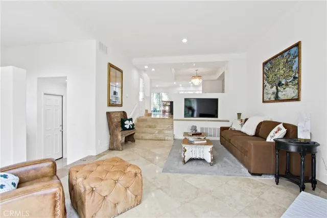 $1,679,000 | 19355 Maidstone Lane, Huntington Beach, CA 92648