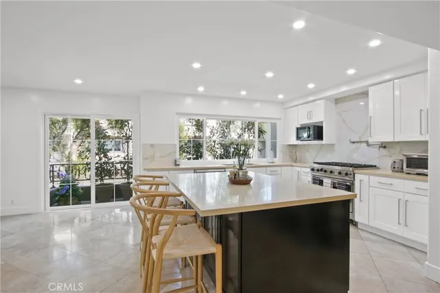 $1,679,000 | 19355 Maidstone Lane, Huntington Beach, CA 92648