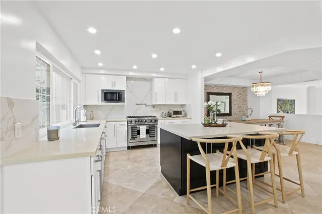 $1,679,000 | 19355 Maidstone Lane, Huntington Beach, CA 92648