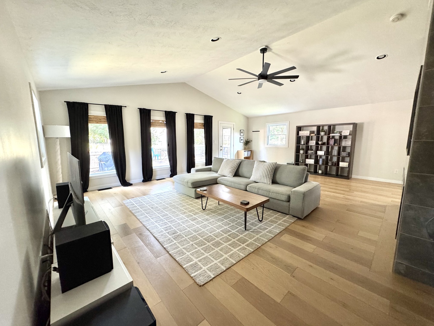 2902 South Myra Ridge Drive Urbana, IL 61802 - Photo 13 of 39 a living room with furniture and a table