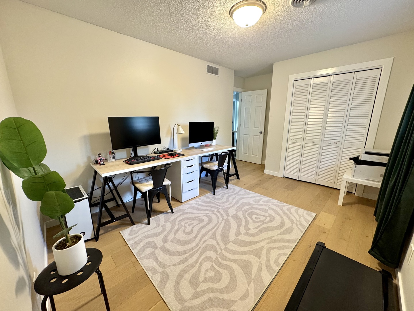 2902 South Myra Ridge Drive Urbana, IL 61802 - Photo 31 of 39 a view of a livingroom with furniture and a flat screen tv