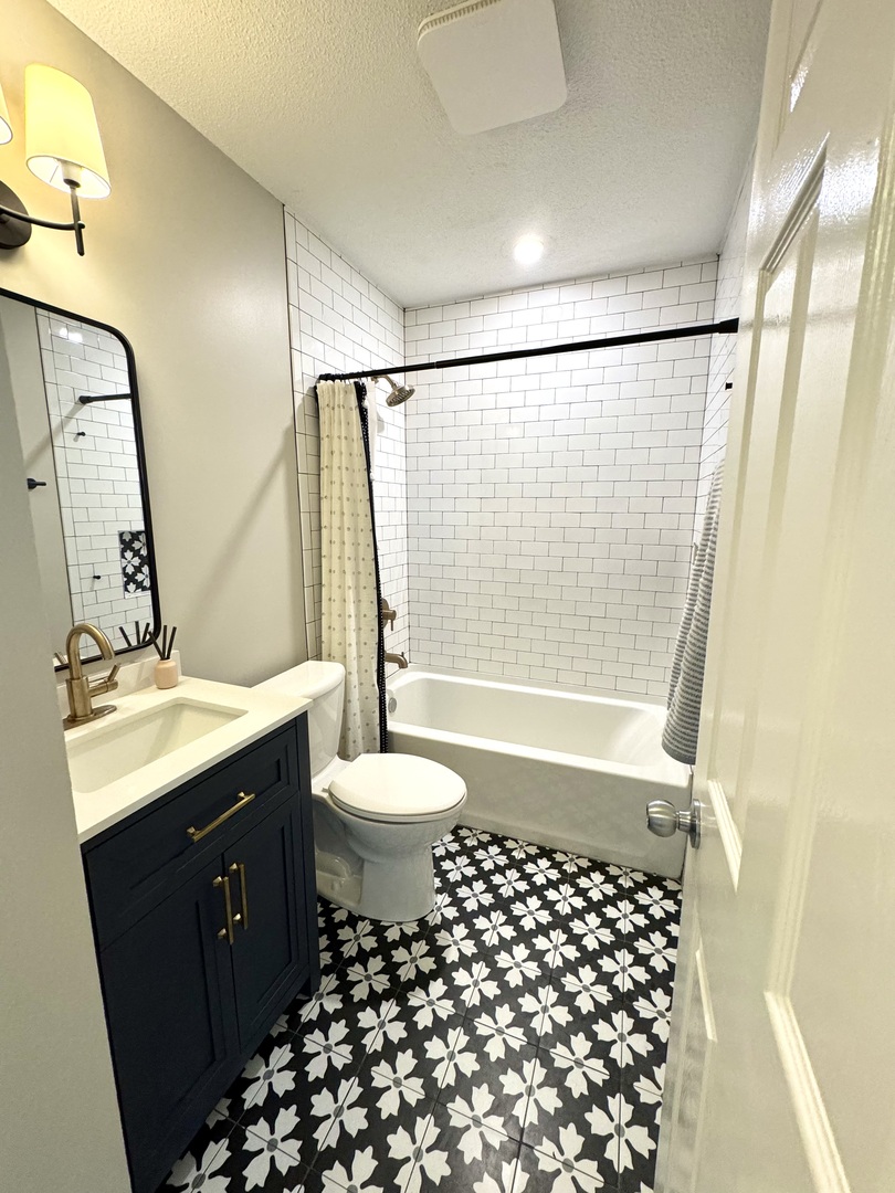 2902 South Myra Ridge Drive Urbana, IL 61802 - Photo 36 of 39 a bathroom with a sink toilet and shower