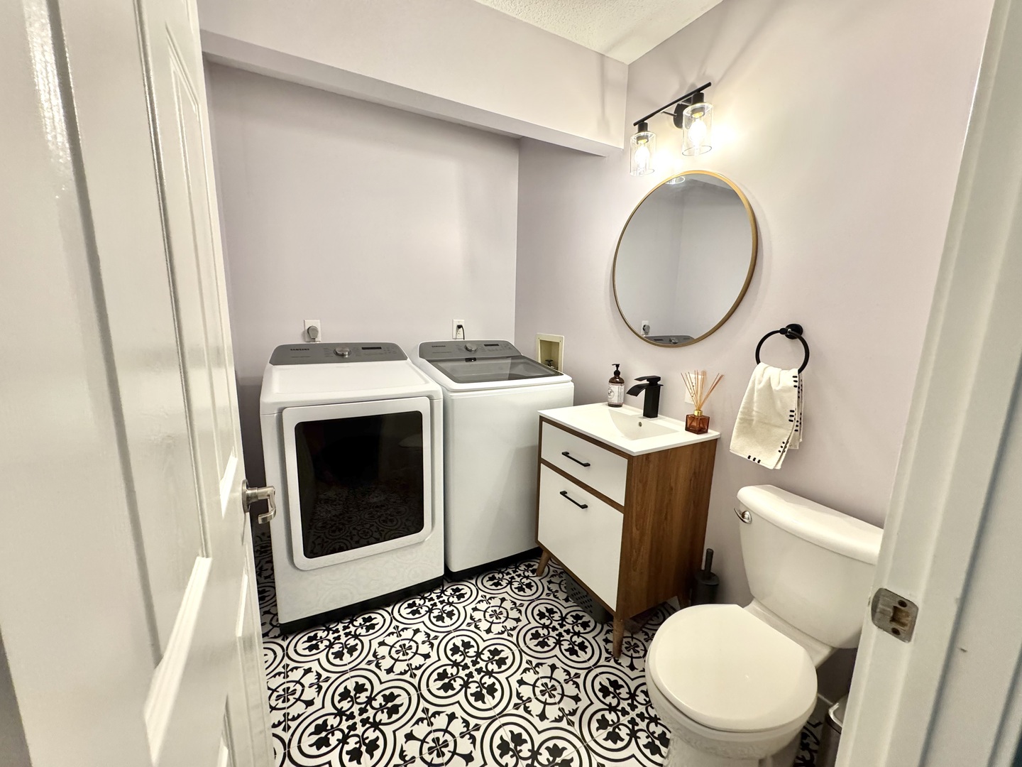 2902 South Myra Ridge Drive Urbana, IL 61802 - Photo 38 of 39 a bathroom with a toilet sink and mirror