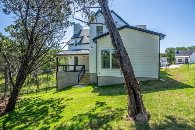 a view of a house with a backyard