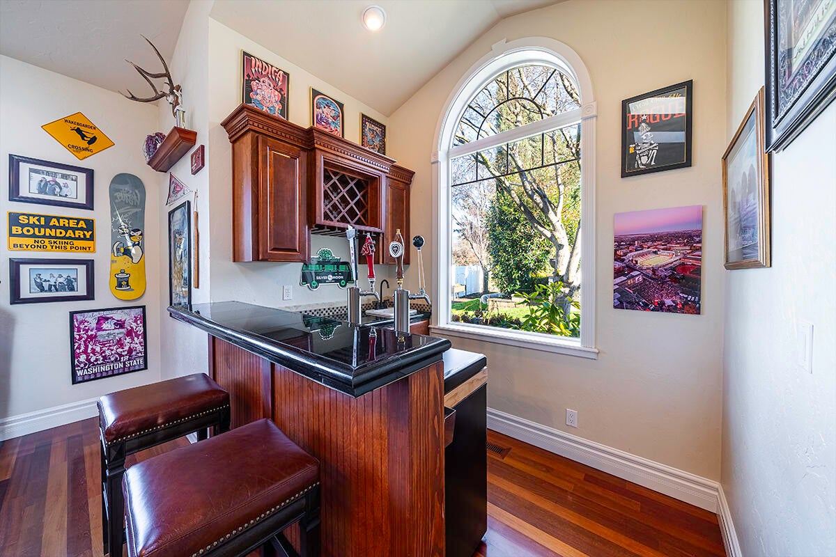 3343 Lone Pine Road Medford, OR 97504 - Photo 14 of 47 Game/Billiard Room With A 4-Tap Custom Bar