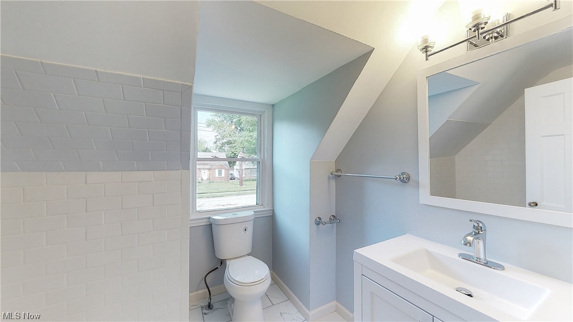 1371 Dorsh Road Cleveland, OH 44121 - Photo 20 of 33