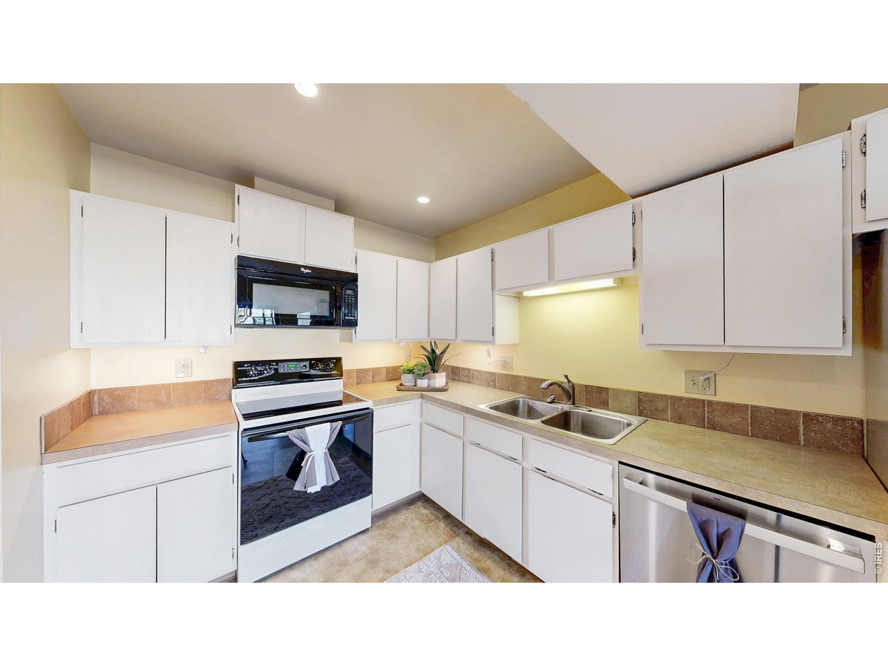 705 East Drake Road, Unit 25 Fort Collins, CO 80525 - Photo 8 of 34 Kitchen