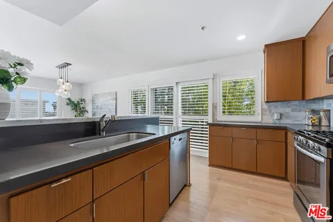 $1,549,000 | 1214 14th Street, Unit 204, Santa Monica, CA 90404