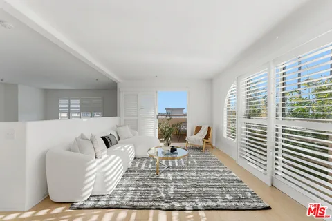 $1,549,000 | 1214 14th Street, Unit 204, Santa Monica, CA 90404
