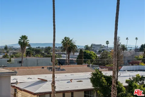 $1,549,000 | 1214 14th Street, Unit 204, Santa Monica, CA 90404