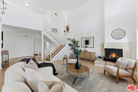 $1,549,000 | 1214 14th Street, Unit 204, Santa Monica, CA 90404