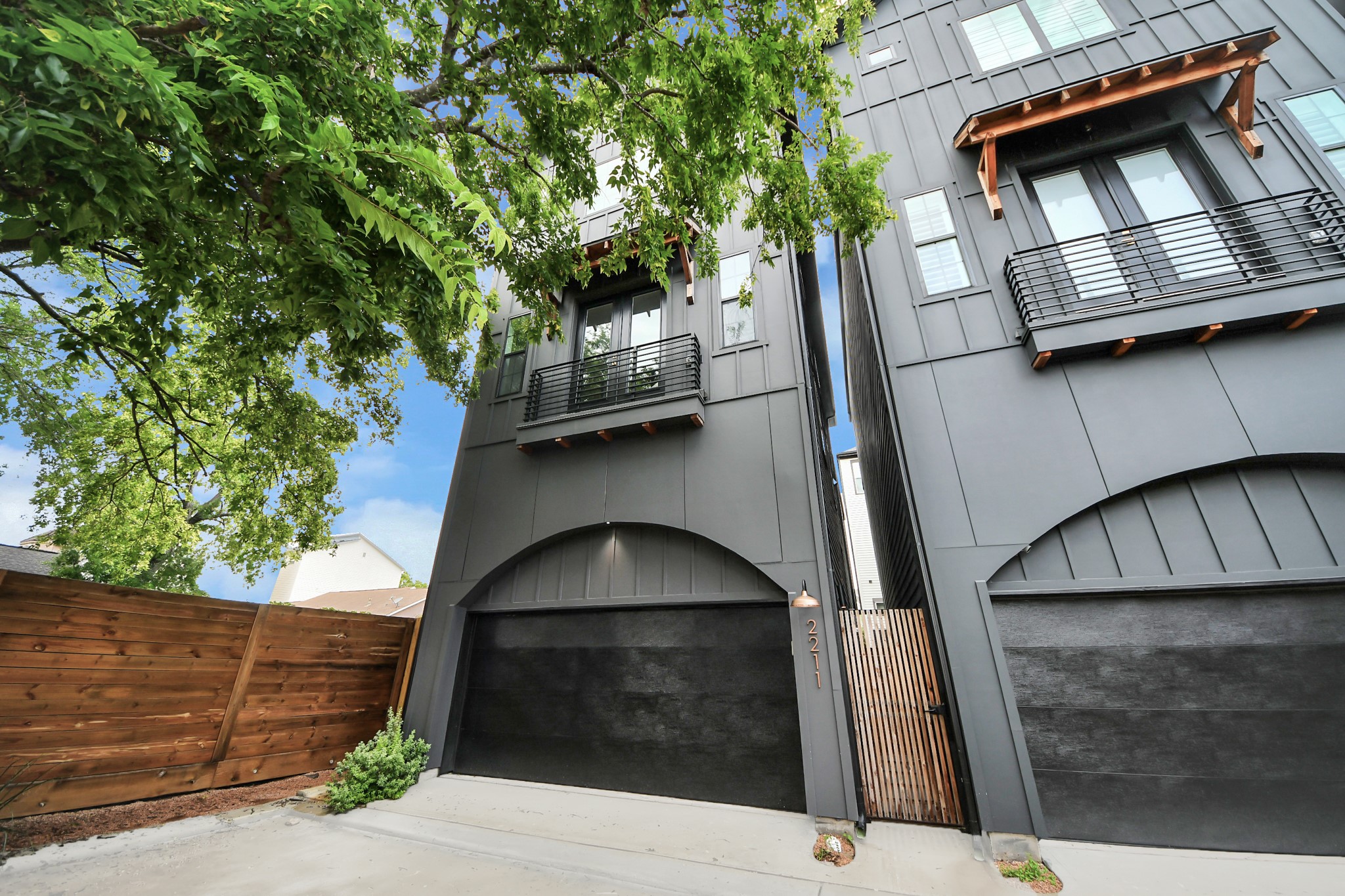 2211 Bevis Street Houston, TX 77008 - Photo 2 of 34