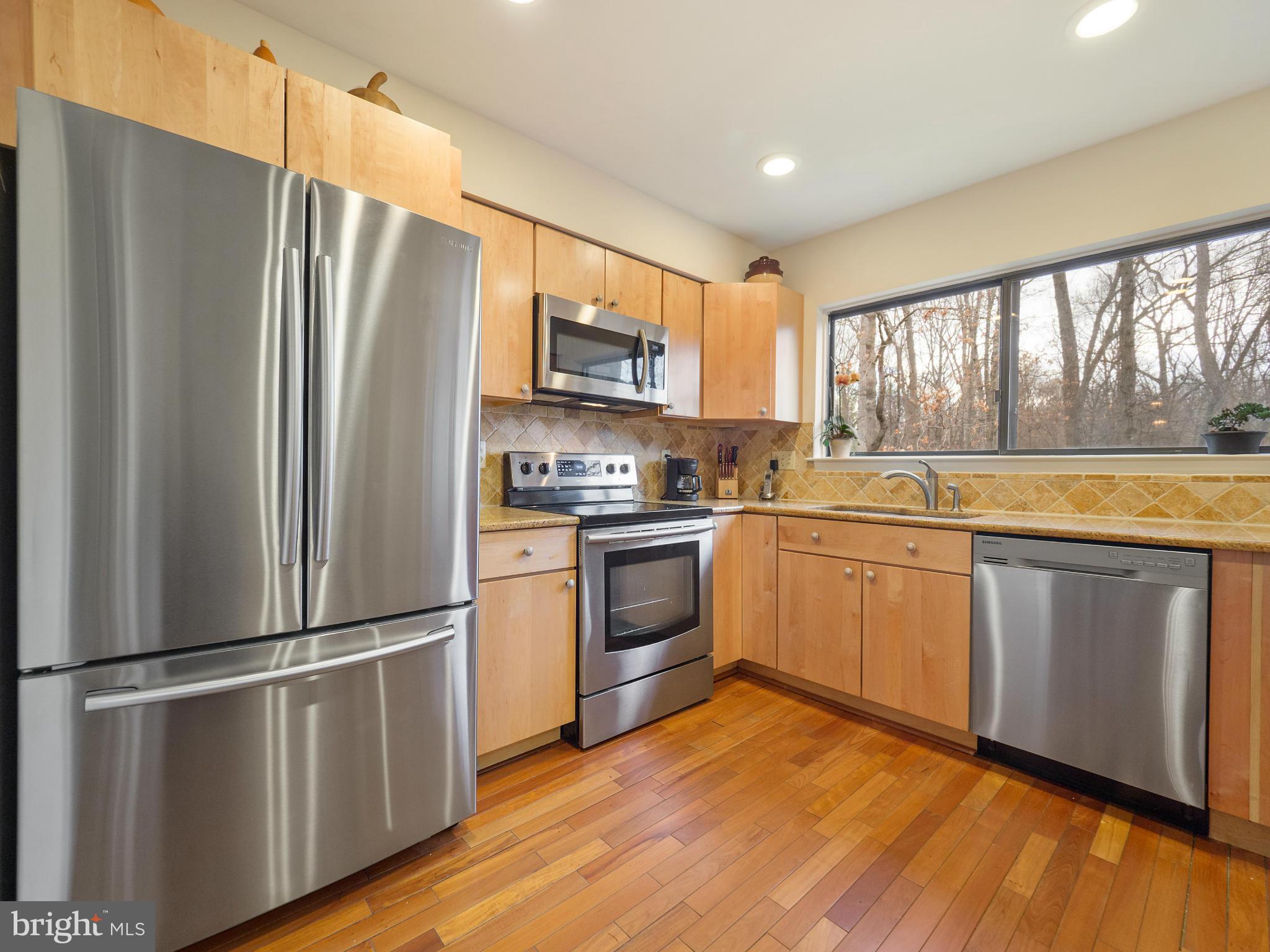 2042 Swans Neck Way Reston, VA 20191 - Photo 4 of 30 New granite appliances