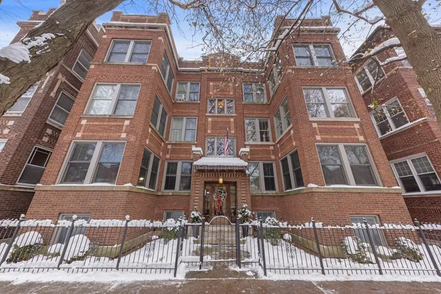$325,000 | 1433 West Rosemont Avenue, Unit 1W, Chicago, IL 60660