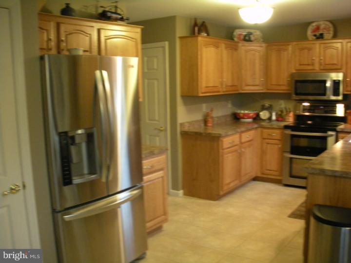 905 Pine Heights Road Reading, PA 19605 - Photo 9 of 15 Kitchen