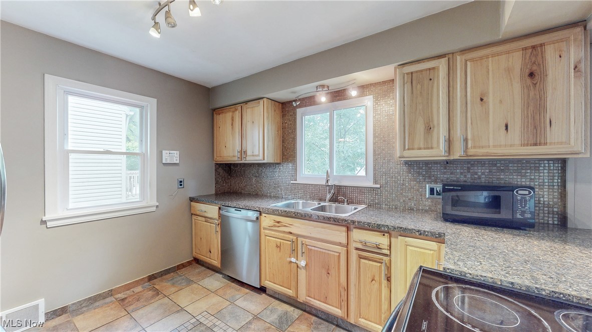 1945 Stabler Road Akron, OH 44313 - Photo 14 of 45