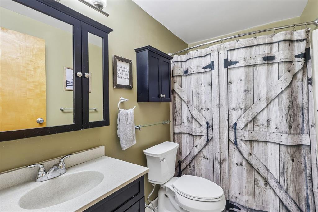 239 Whitestown Village, Unit F Butler, PA 16001 - Photo 22 of 40 a bathroom with a sink toilet and shower