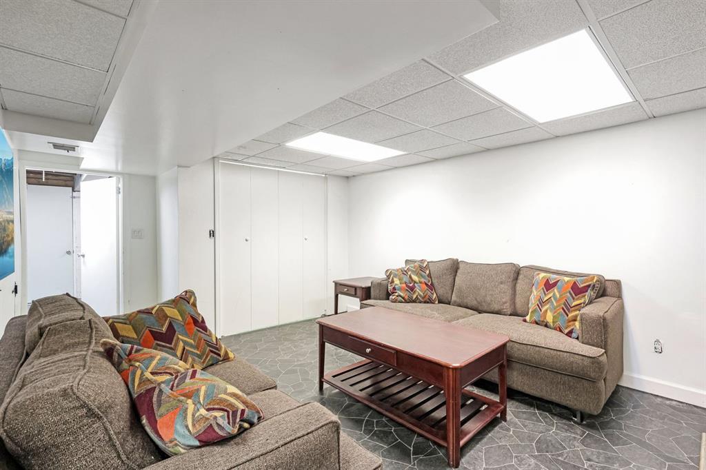 239 Whitestown Village, Unit F Butler, PA 16001 - Photo 25 of 40 a living room with furniture a rug and a window