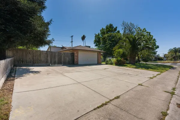 a view of backyard of house