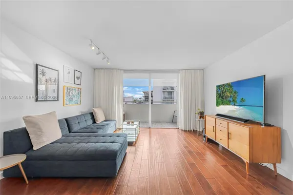 $2,500 | 1658 Bay Road, Unit 701, Miami Beach, FL 33139