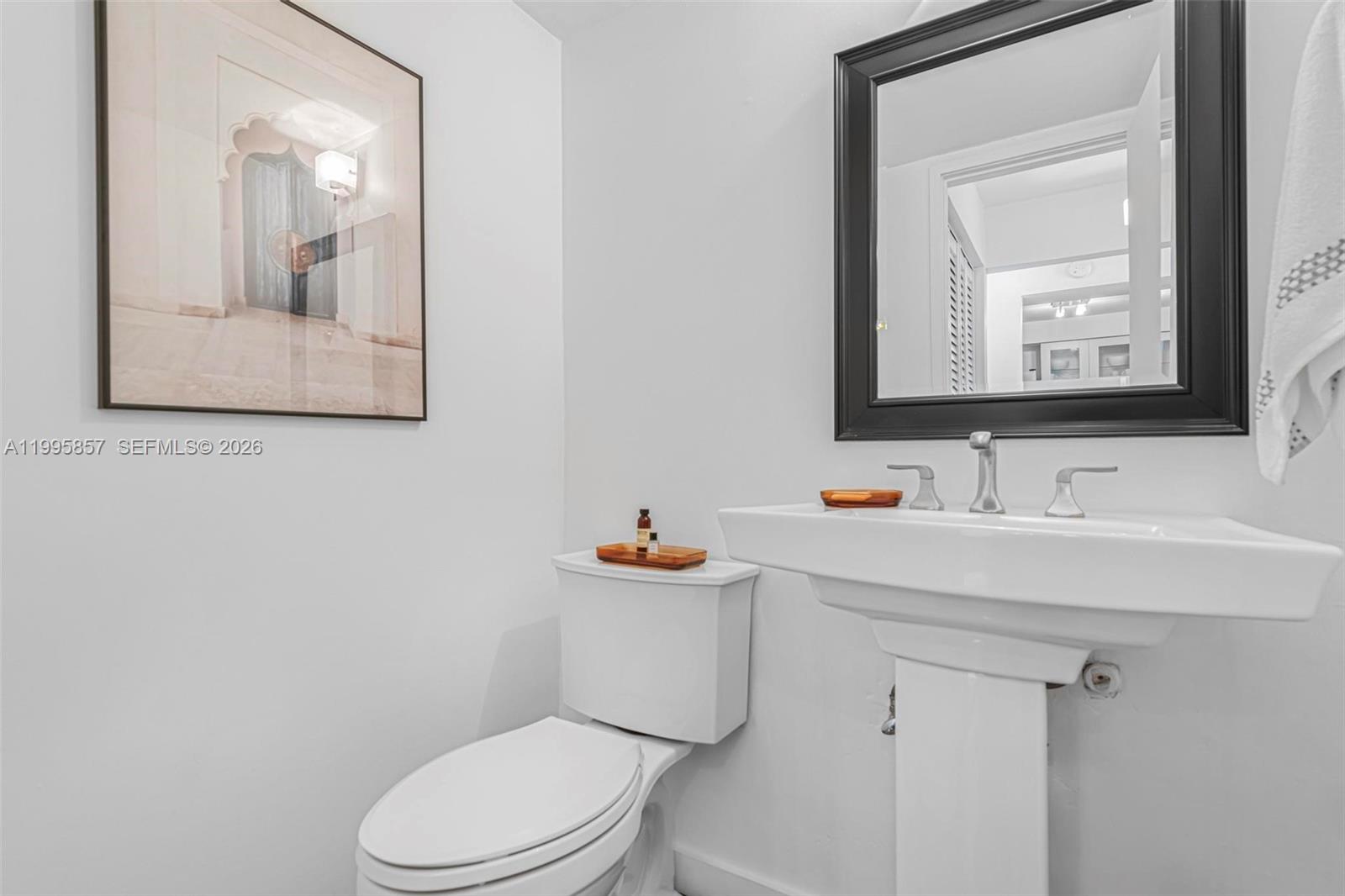 1658 Bay Road, Unit 701 Miami Beach, FL 33139 - Photo 12 of 26