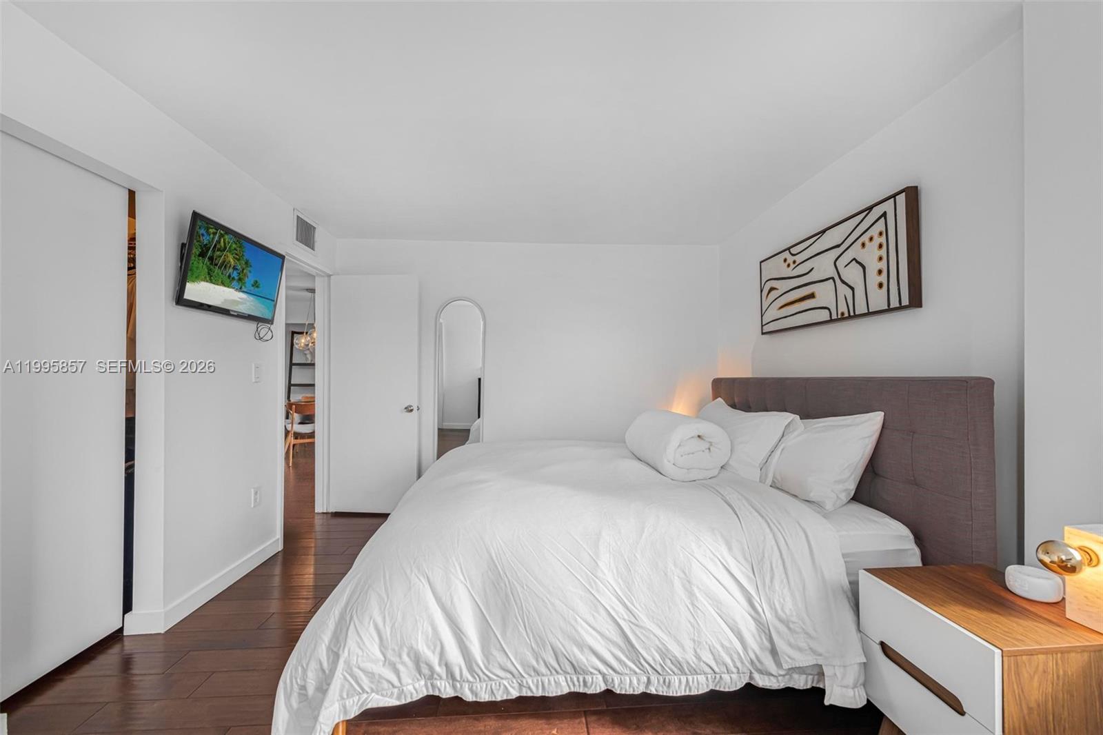 1658 Bay Road, Unit 701 Miami Beach, FL 33139 - Photo 15 of 26