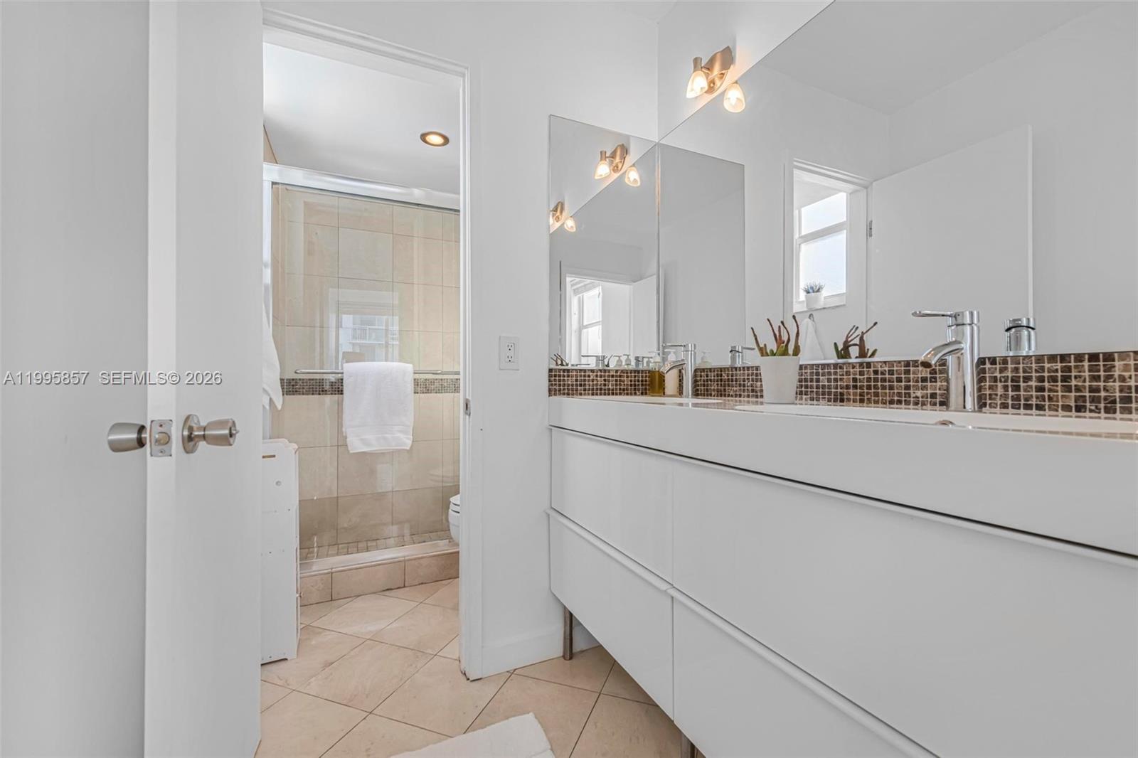 1658 Bay Road, Unit 701 Miami Beach, FL 33139 - Photo 16 of 26