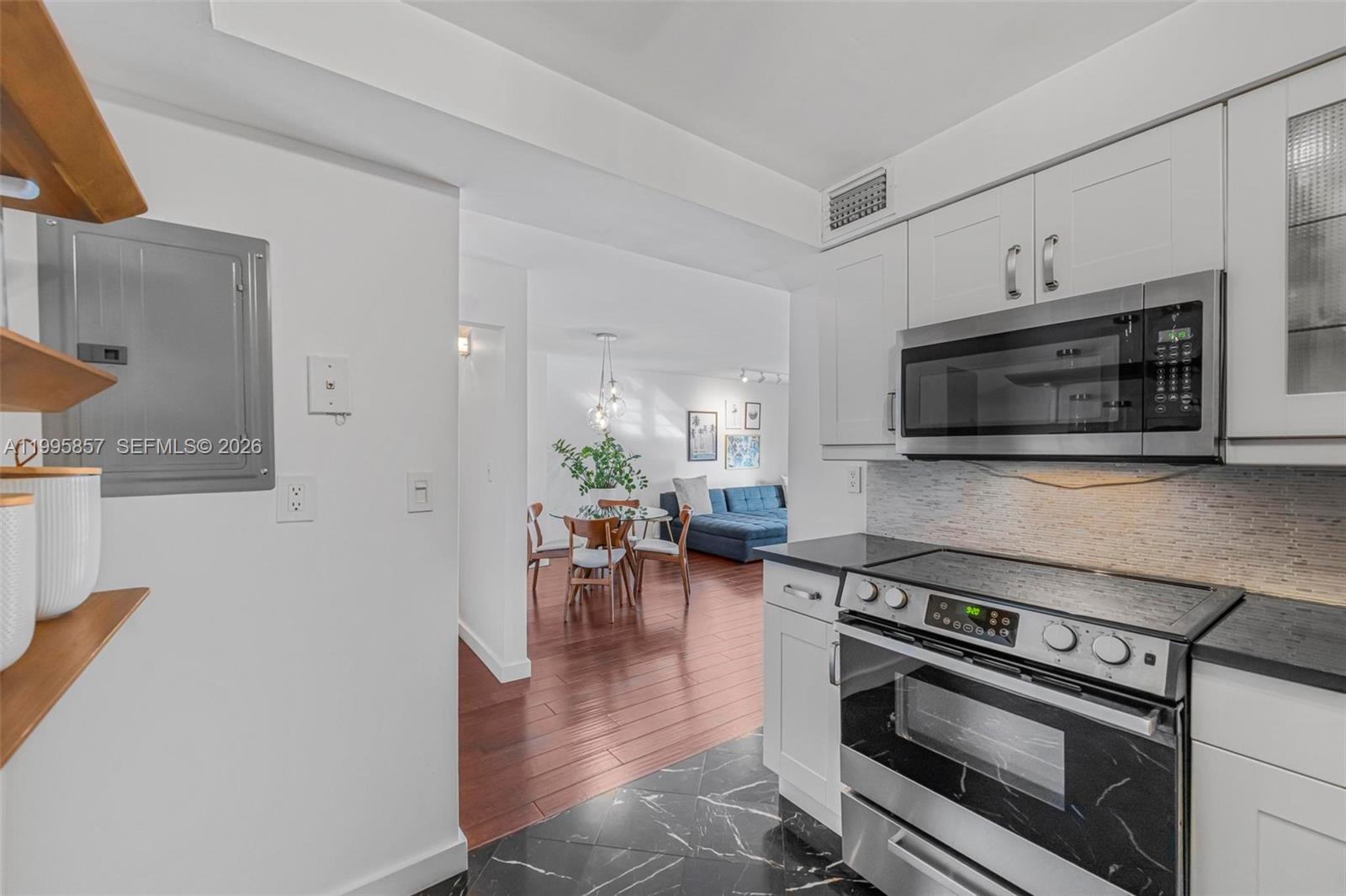 1658 Bay Road, Unit 701 Miami Beach, FL 33139 - Photo 5 of 26