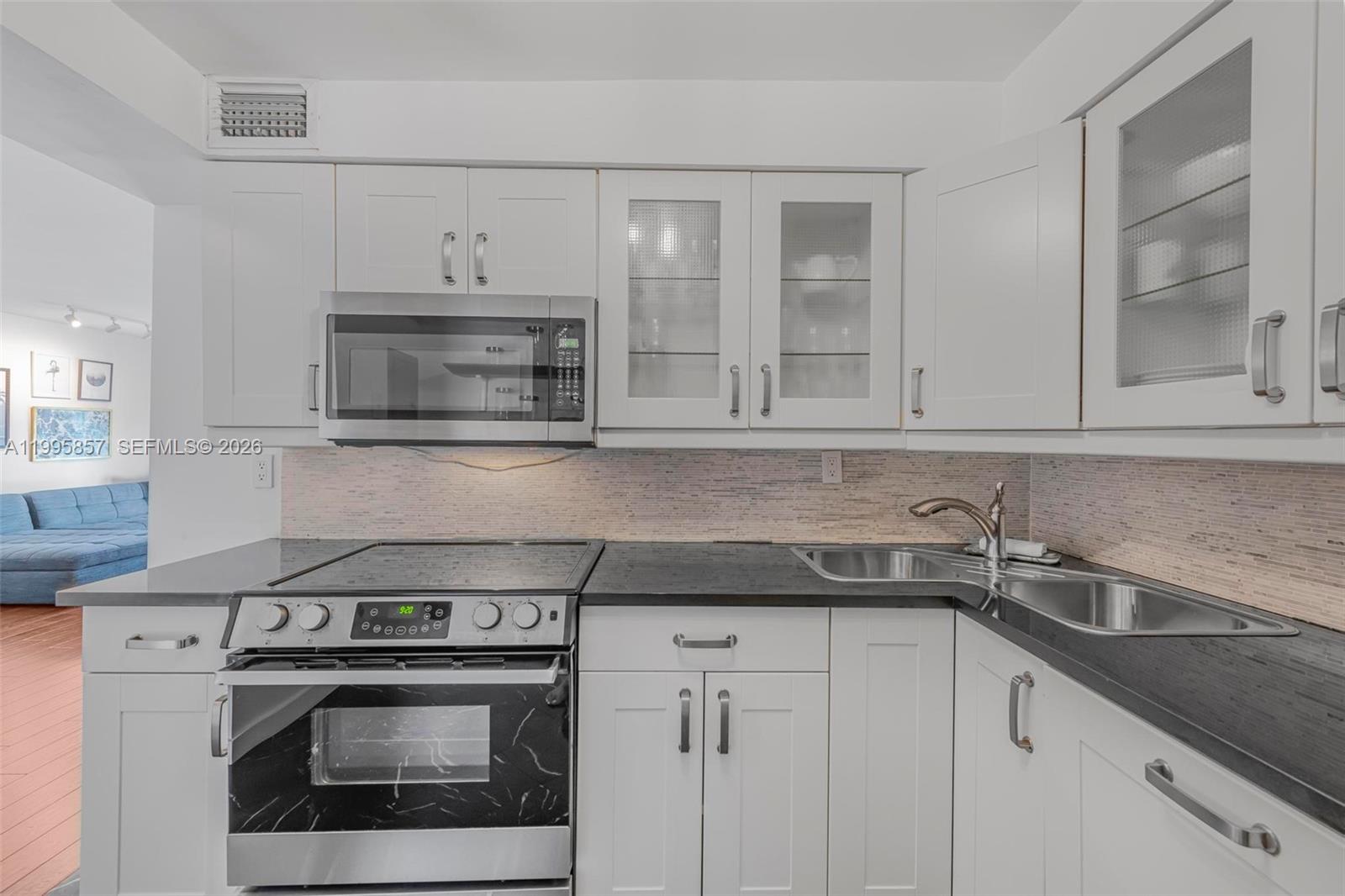 1658 Bay Road, Unit 701 Miami Beach, FL 33139 - Photo 6 of 26