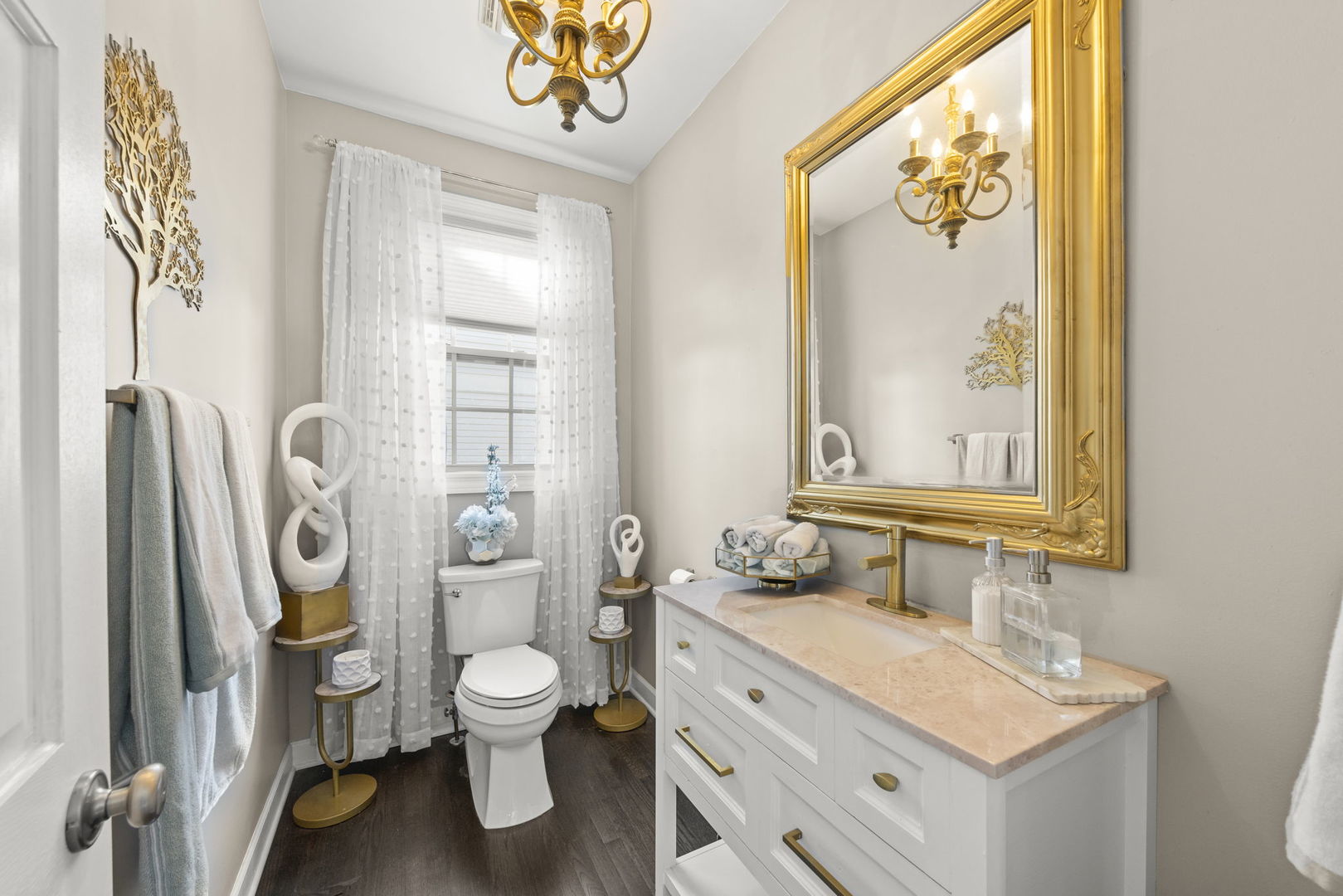 16441 Mueller Circle Plainfield, IL 60586 - Photo 18 of 50 a bathroom with a toilet sink vanity and mirror