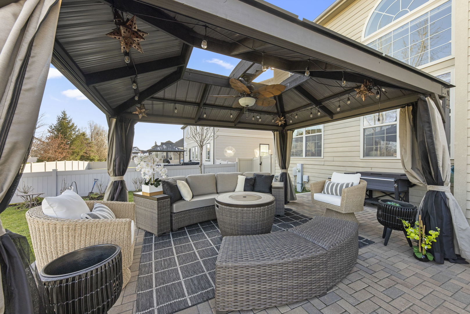 16441 Mueller Circle Plainfield, IL 60586 - Photo 40 of 50 a building outdoor space with patio furniture and potted plants