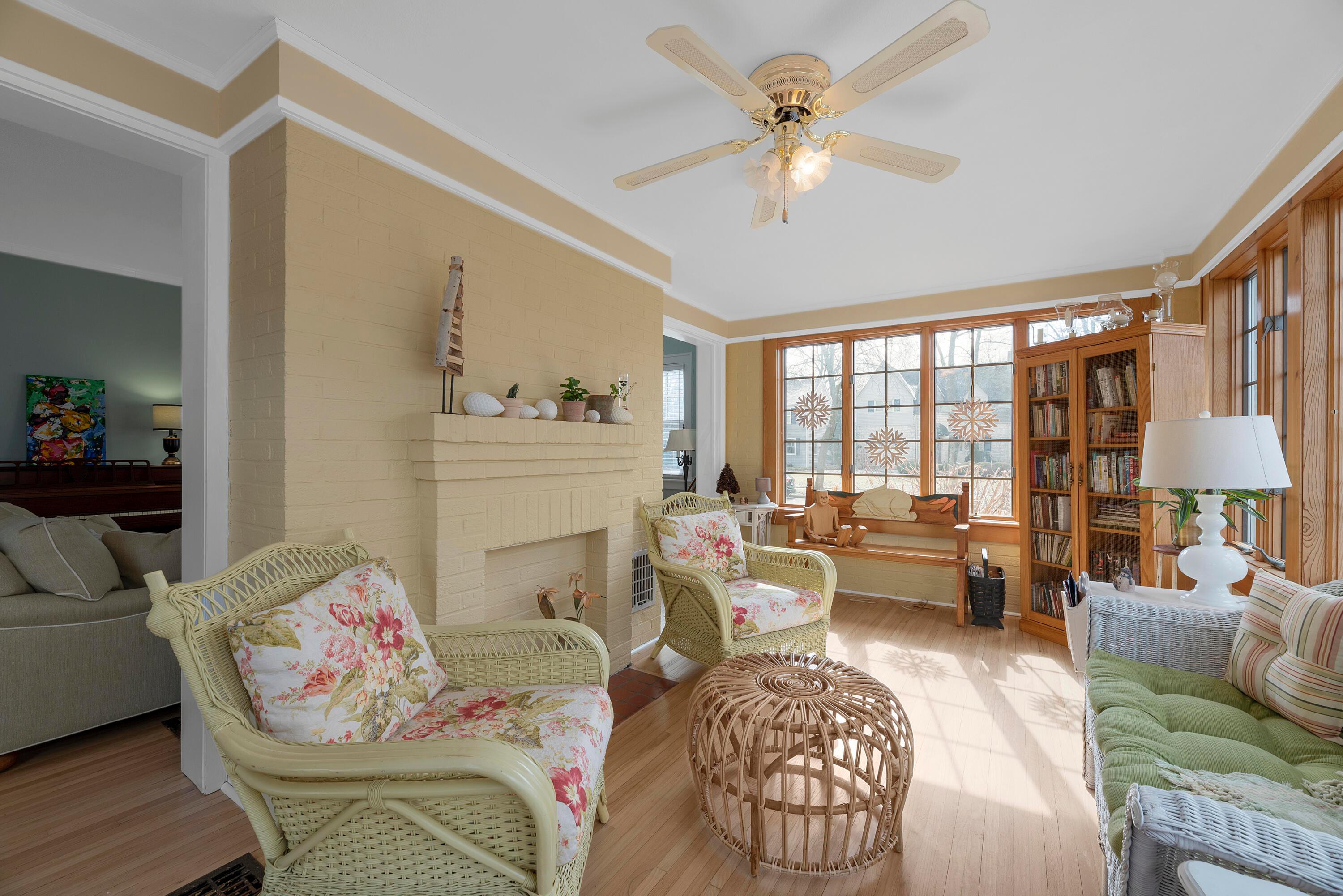 1618 Doone Road Columbus, OH 43221 - Photo 11 of 37 Sunroom