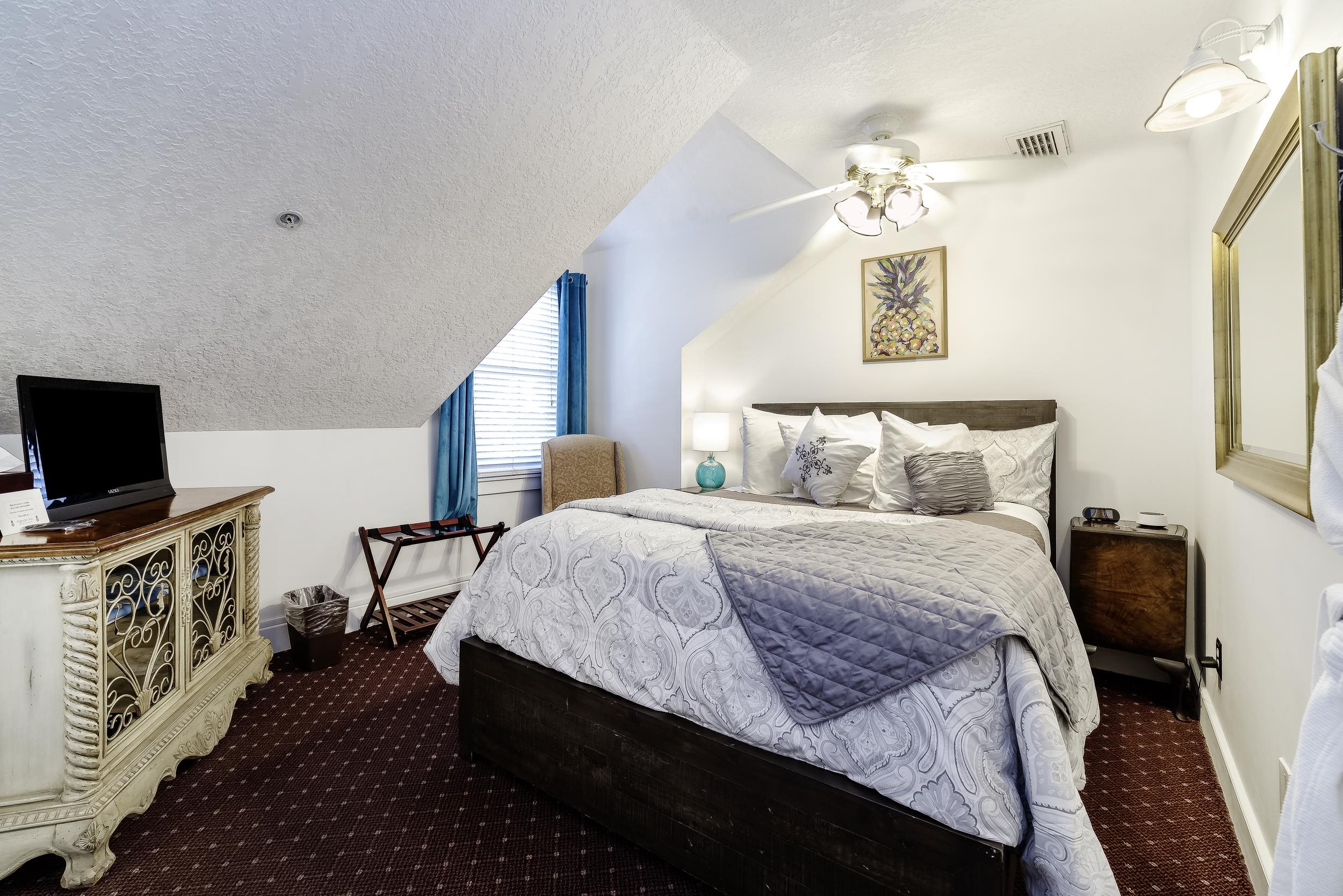 29 Cuna Street St. Augustine, FL 32084 - Photo 36 of 69 a bedroom with a bed and a flat screen tv