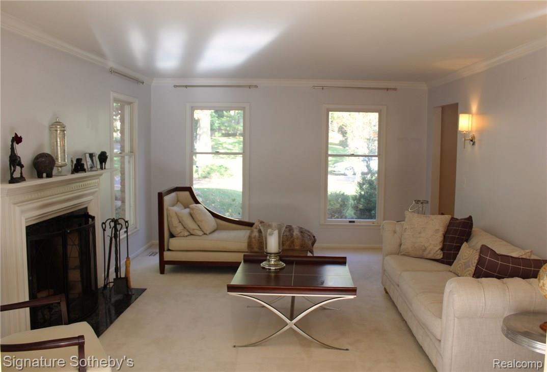 236 Beechview Drive Rochester, MI 48306 - Photo 4 of 23 52 Formal Living Room 1.jpg
