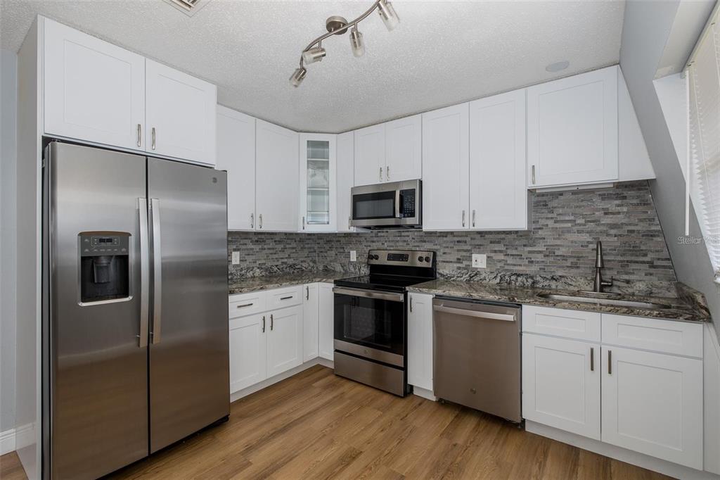 5752 Virginia Avenue New Port Richey, FL 34652 - Photo 3 of 11